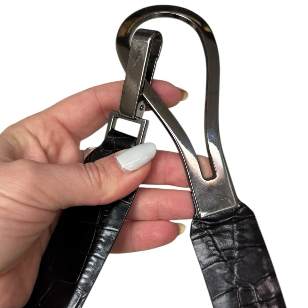 Carlisle Black Croc-Embossed Leather Belt with Sculptural Silver Buckle, Small - Picture 9 of 13